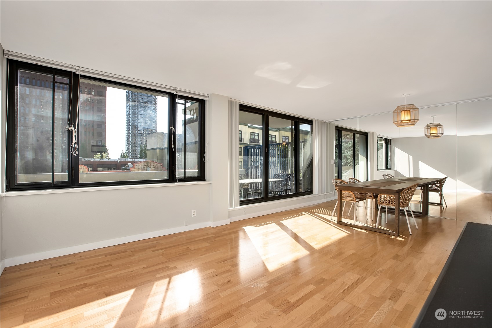 2100 3rd Avenue, Unit 402 Seattle, WA 98121 - Photo 14 of 40