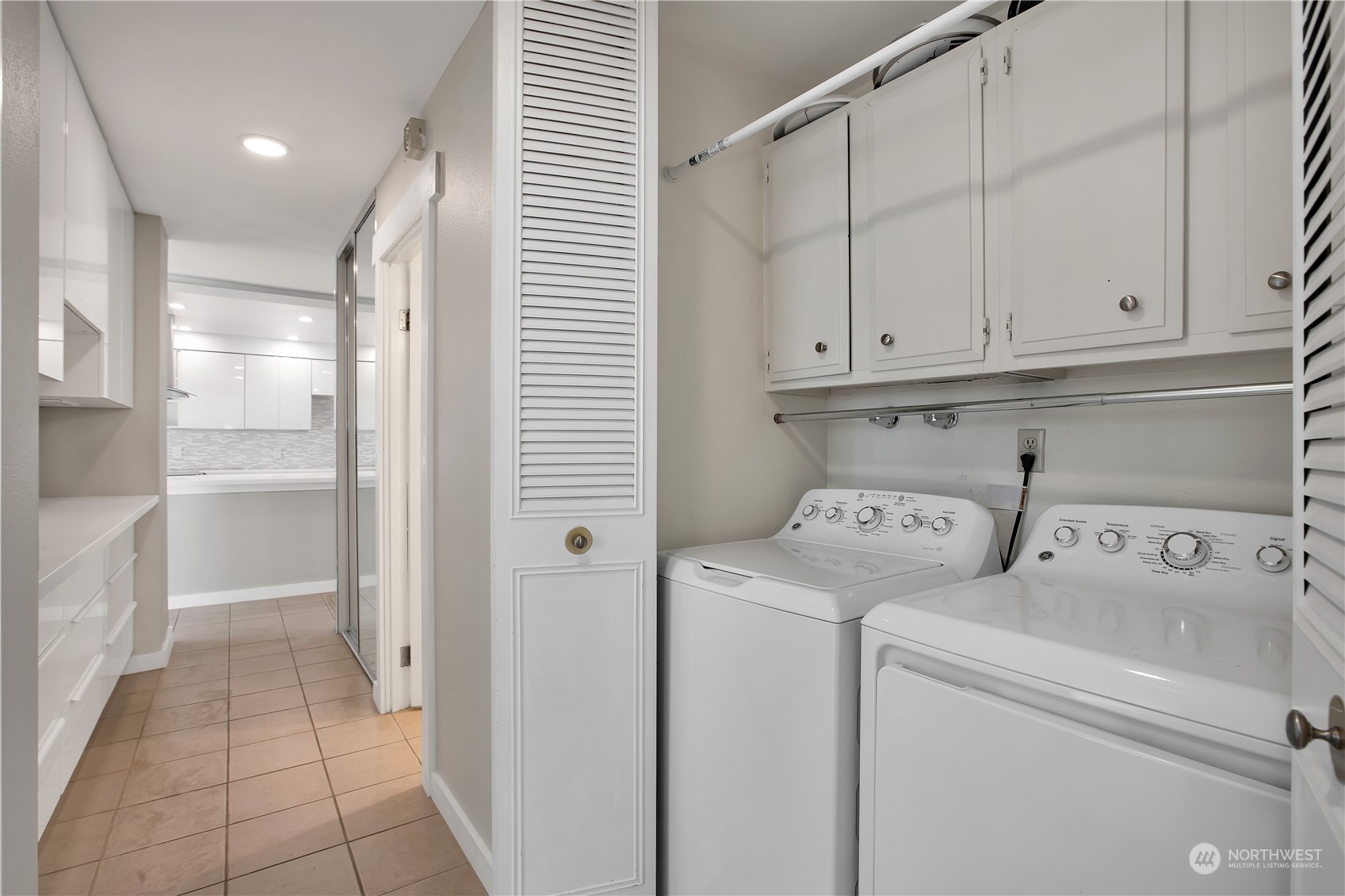 2100 3rd Avenue, Unit 402 Seattle, WA 98121 - Photo 23 of 40