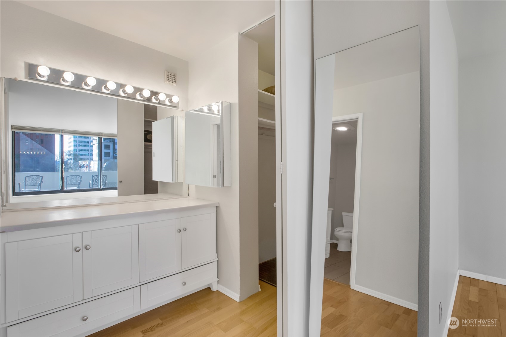 2100 3rd Avenue, Unit 402 Seattle, WA 98121 - Photo 26 of 40