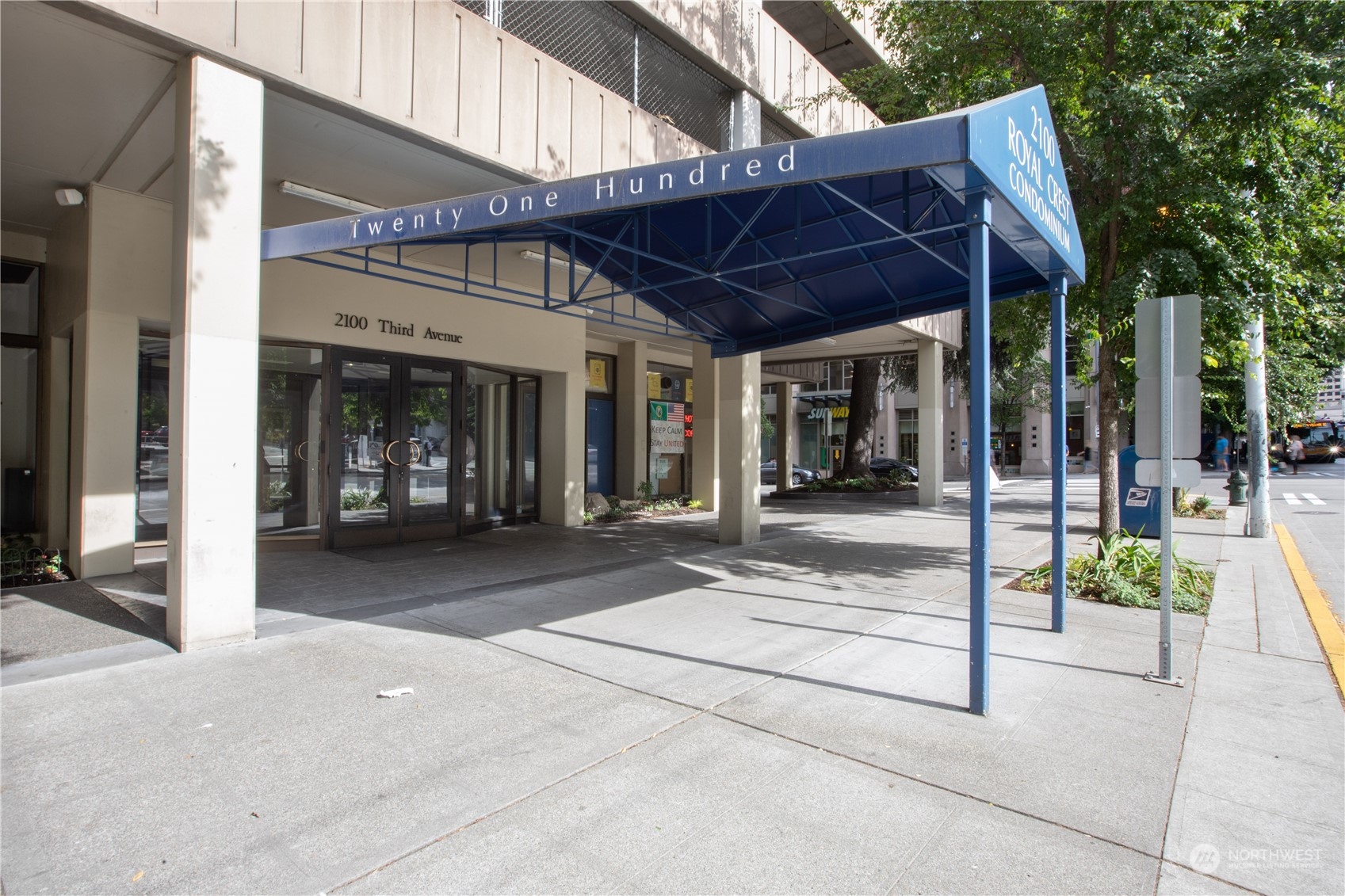 2100 3rd Avenue, Unit 402 Seattle, WA 98121 - Photo 3 of 40