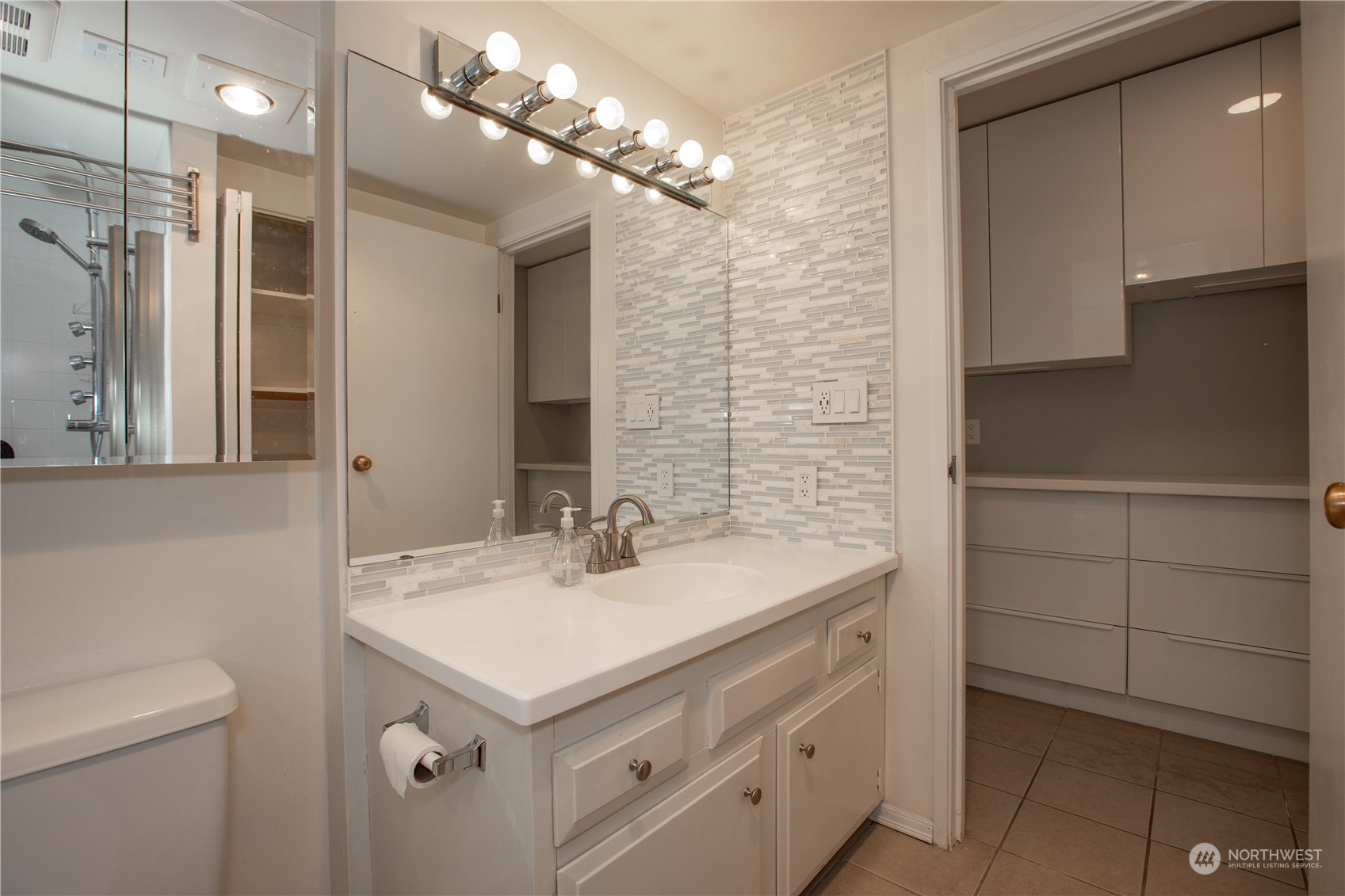 2100 3rd Avenue, Unit 402 Seattle, WA 98121 - Photo 31 of 40