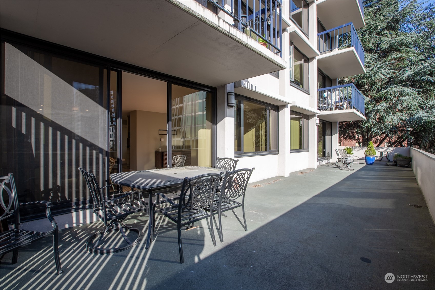 2100 3rd Avenue, Unit 402 Seattle, WA 98121 - Photo 33 of 40