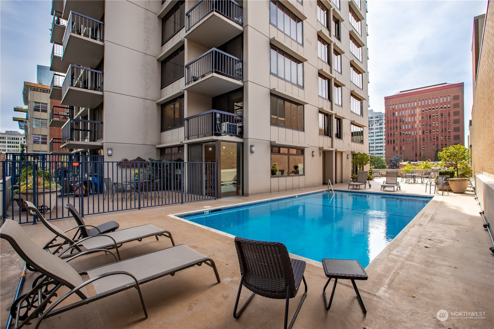 2100 3rd Avenue, Unit 402 Seattle, WA 98121 - Photo 37 of 40