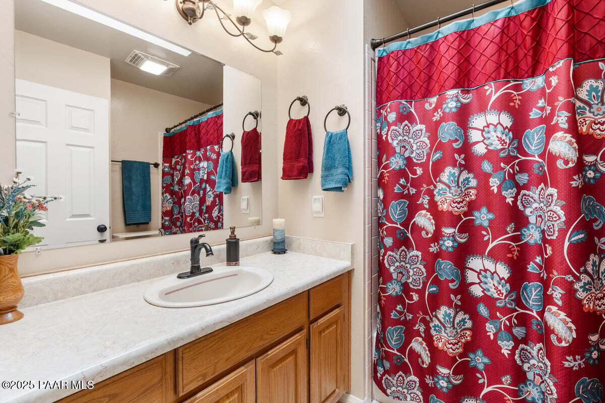 1289 Manzanita Hill Road Prescott, AZ 86303 - Photo 32 of 61 Guest Bathroom