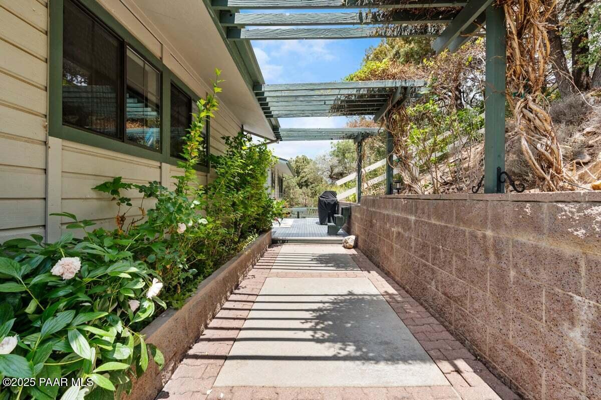 1289 Manzanita Hill Road Prescott, AZ 86303 - Photo 5 of 61 Walkway
