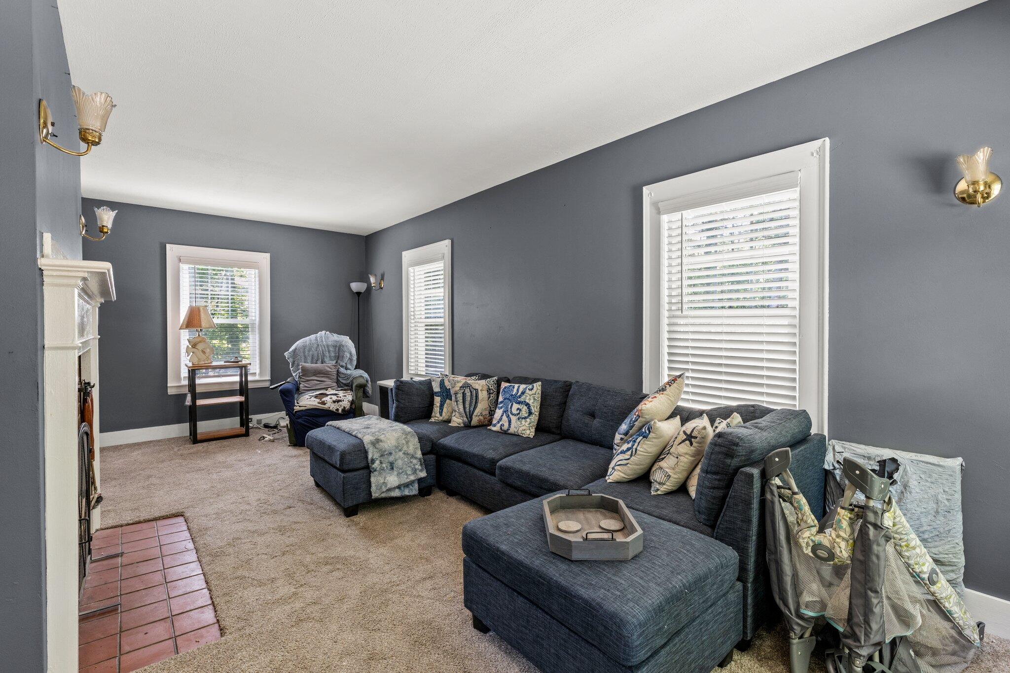 59 Grove Street Foxborough, MA 02035 - Photo 4 of 30 6-web-or-mls-59-s-grove-st