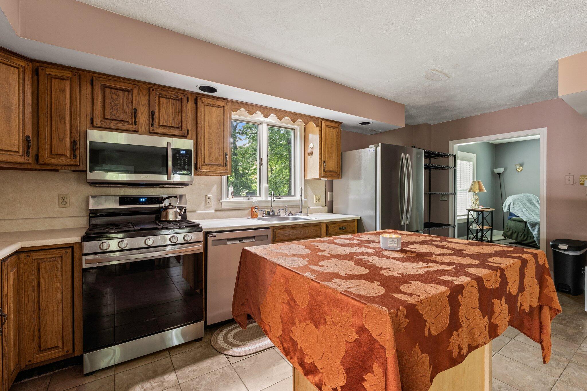 59 Grove Street Foxborough, MA 02035 - Photo 6 of 30 9-web-or-mls-59-s-grove-st
