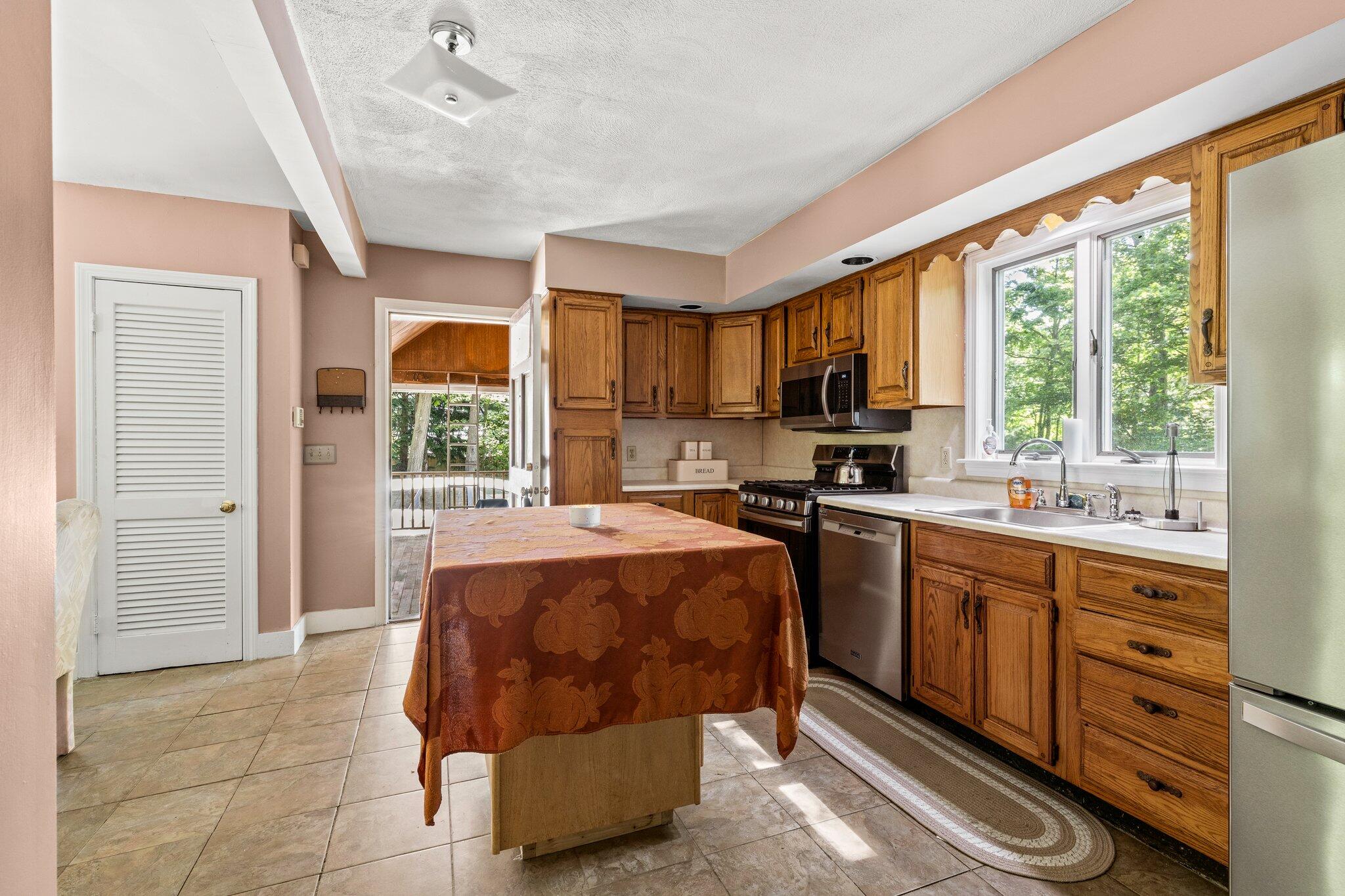 59 Grove Street Foxborough, MA 02035 - Photo 7 of 30 8-web-or-mls-59-s-grove-st