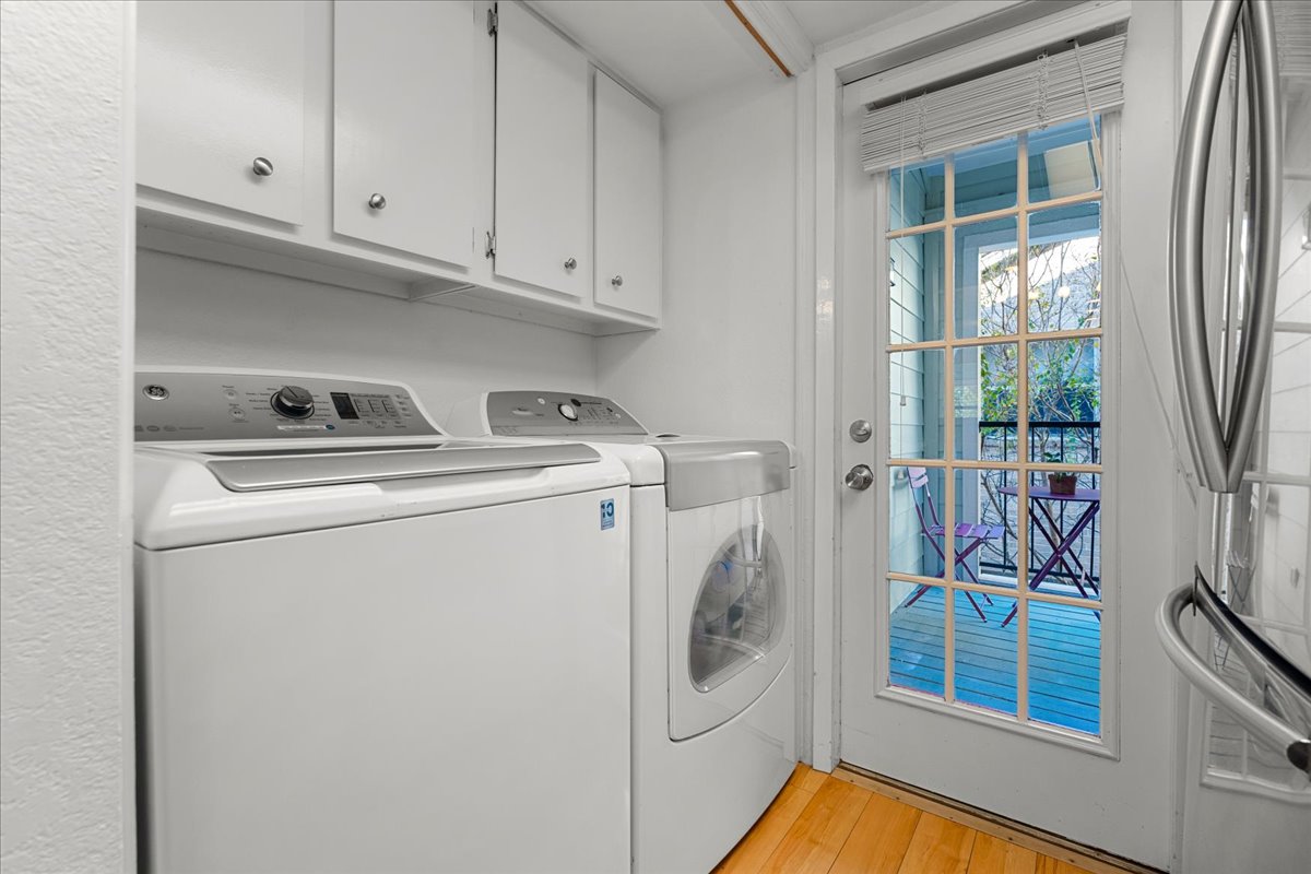 2104 Cullen Avenue, Unit 7204 Austin, TX 78757 - Photo 11 of 40 a utility room with dryer and washer