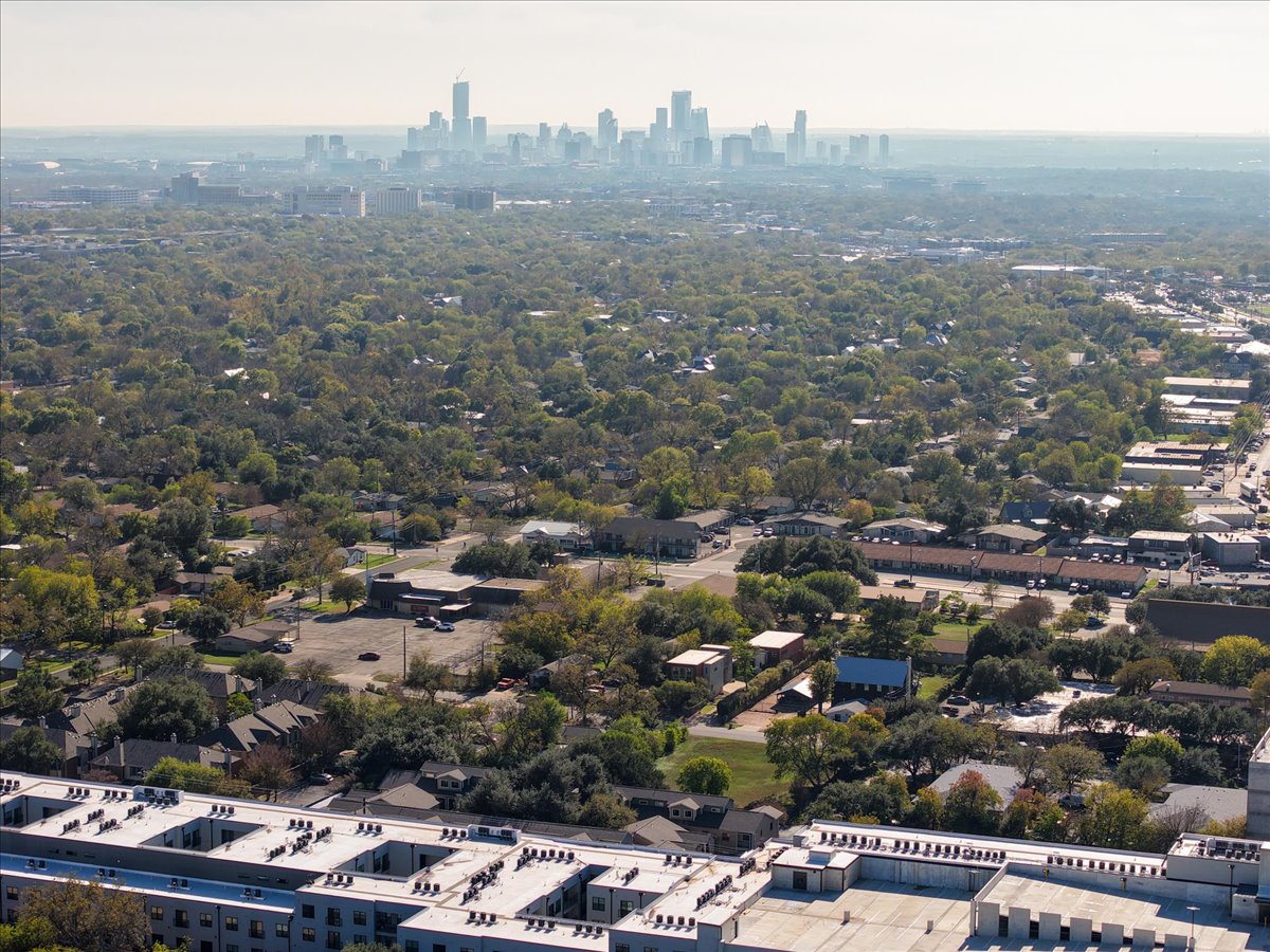 2104 Cullen Avenue, Unit 7204 Austin, TX 78757 - Photo 33 of 40 an aerial view of multiple house