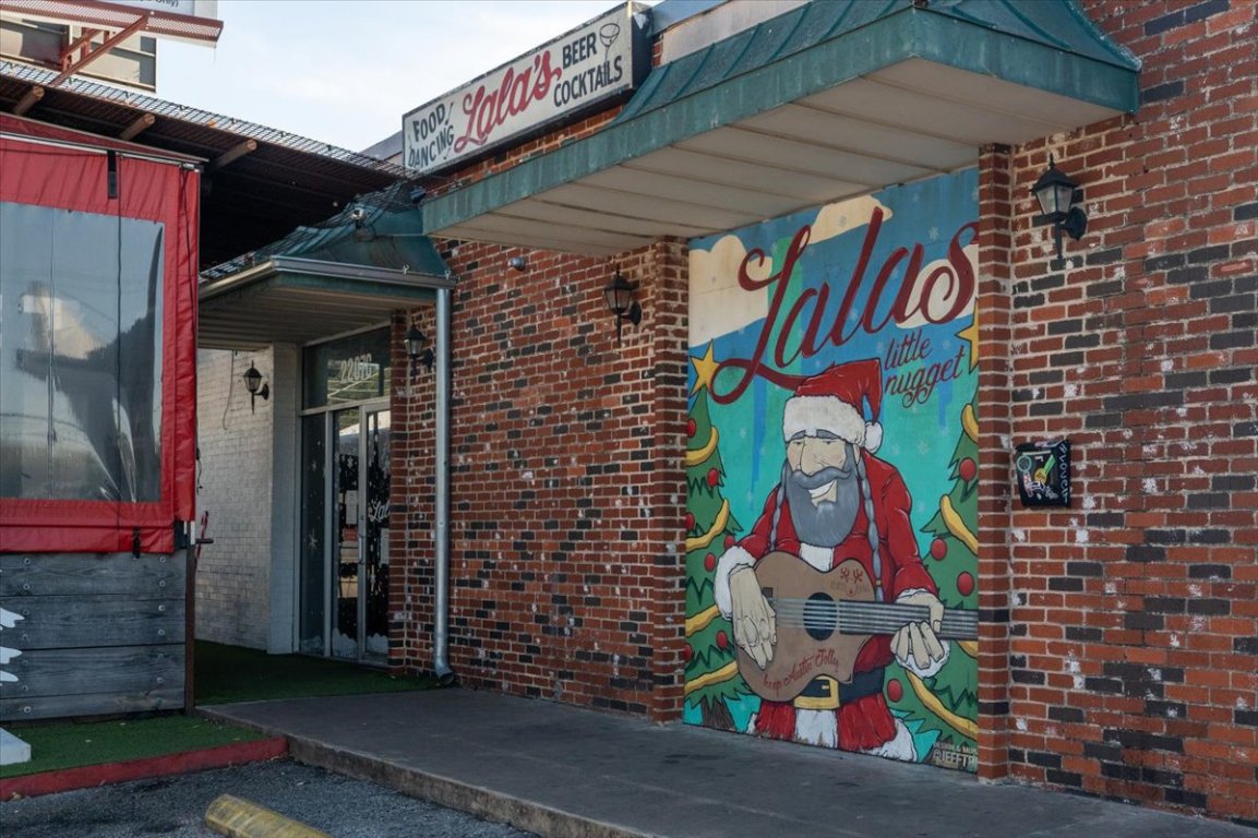 2104 Cullen Avenue, Unit 7204 Austin, TX 78757 - Photo 35 of 40 Walk to Lala's!