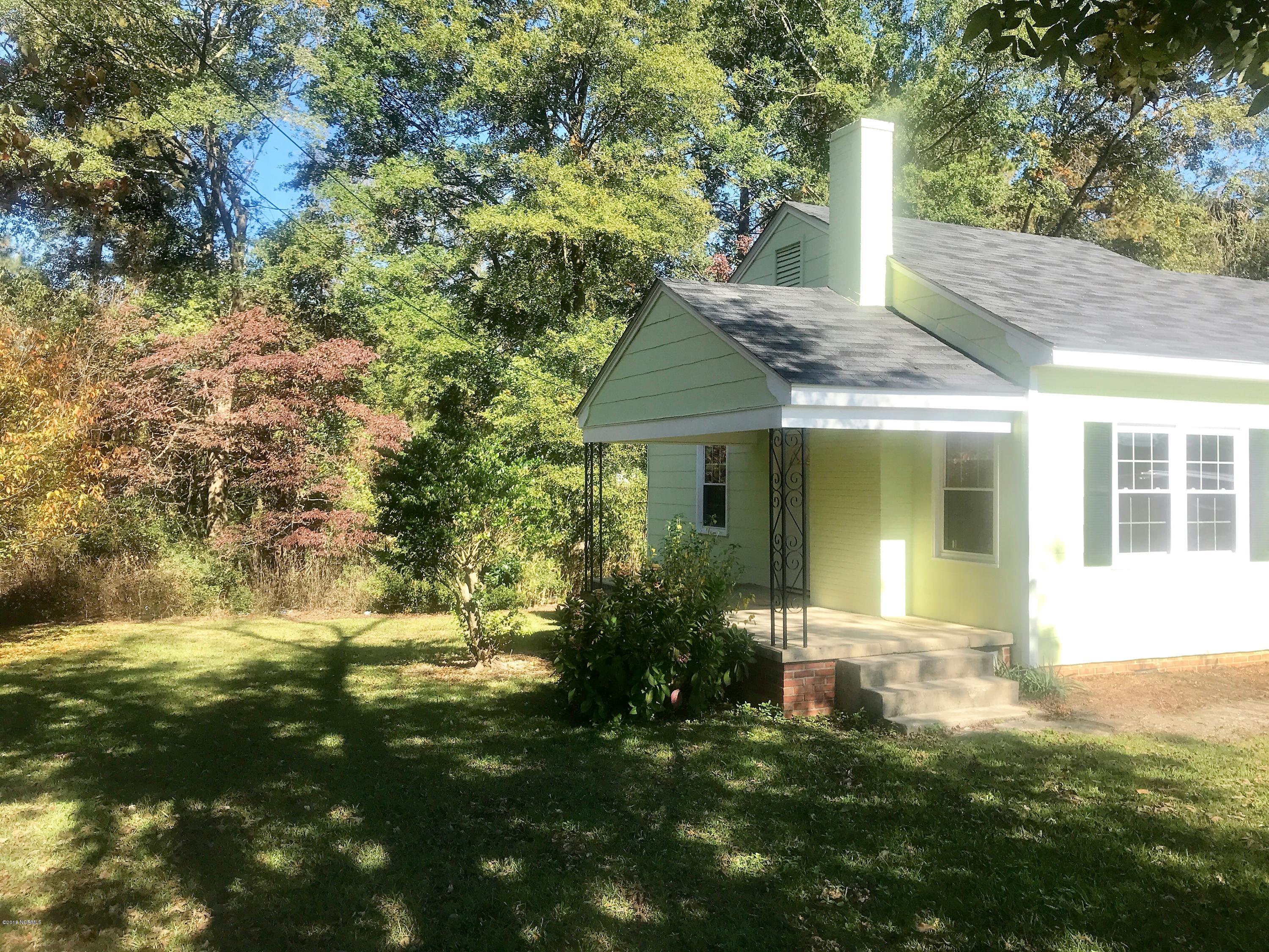 203 Willow Road Clinton, NC 28328 - Photo 3 of 25 IMG_E1144 (2)