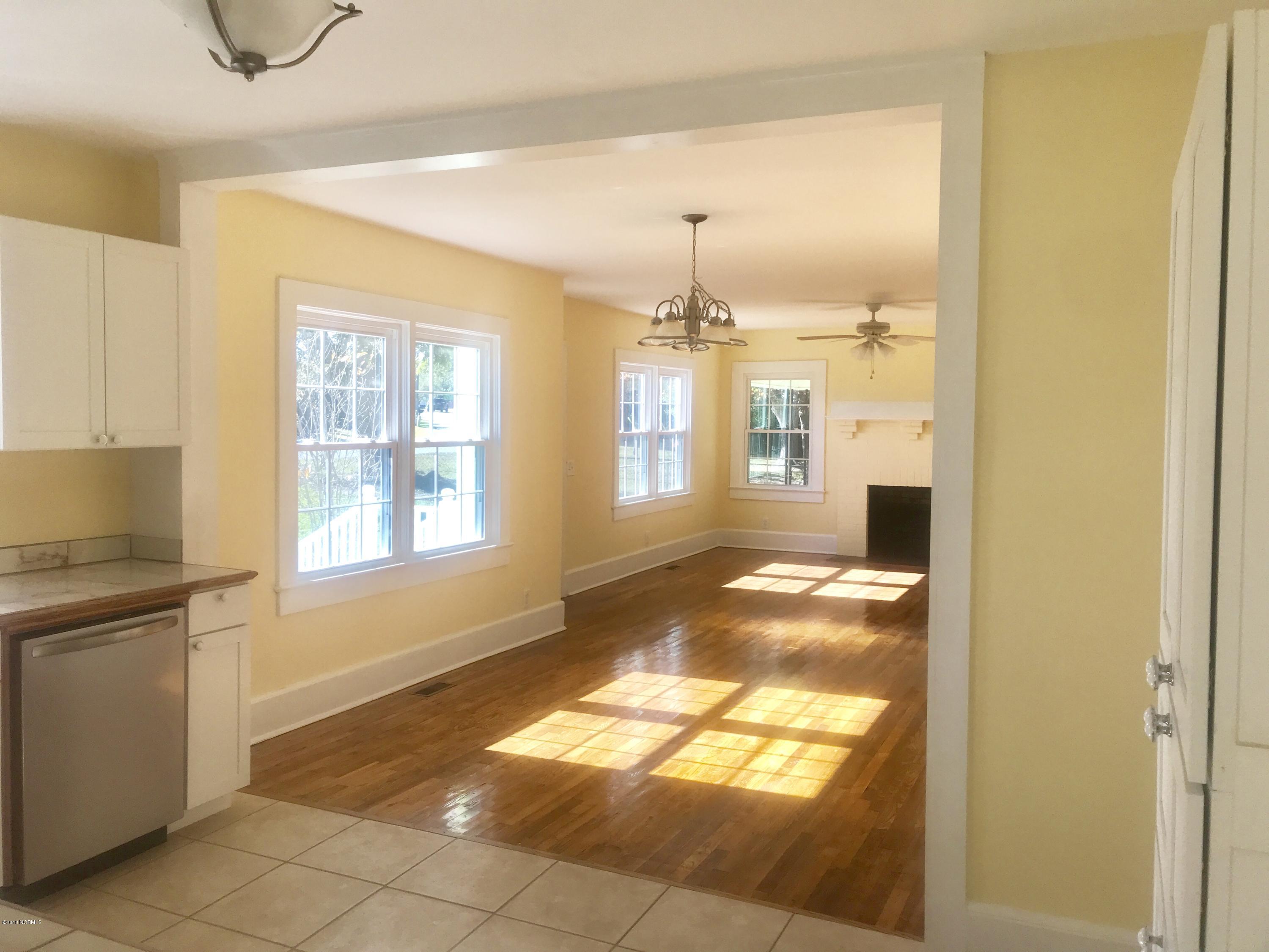 203 Willow Road Clinton, NC 28328 - Photo 9 of 25 IMG_E1133