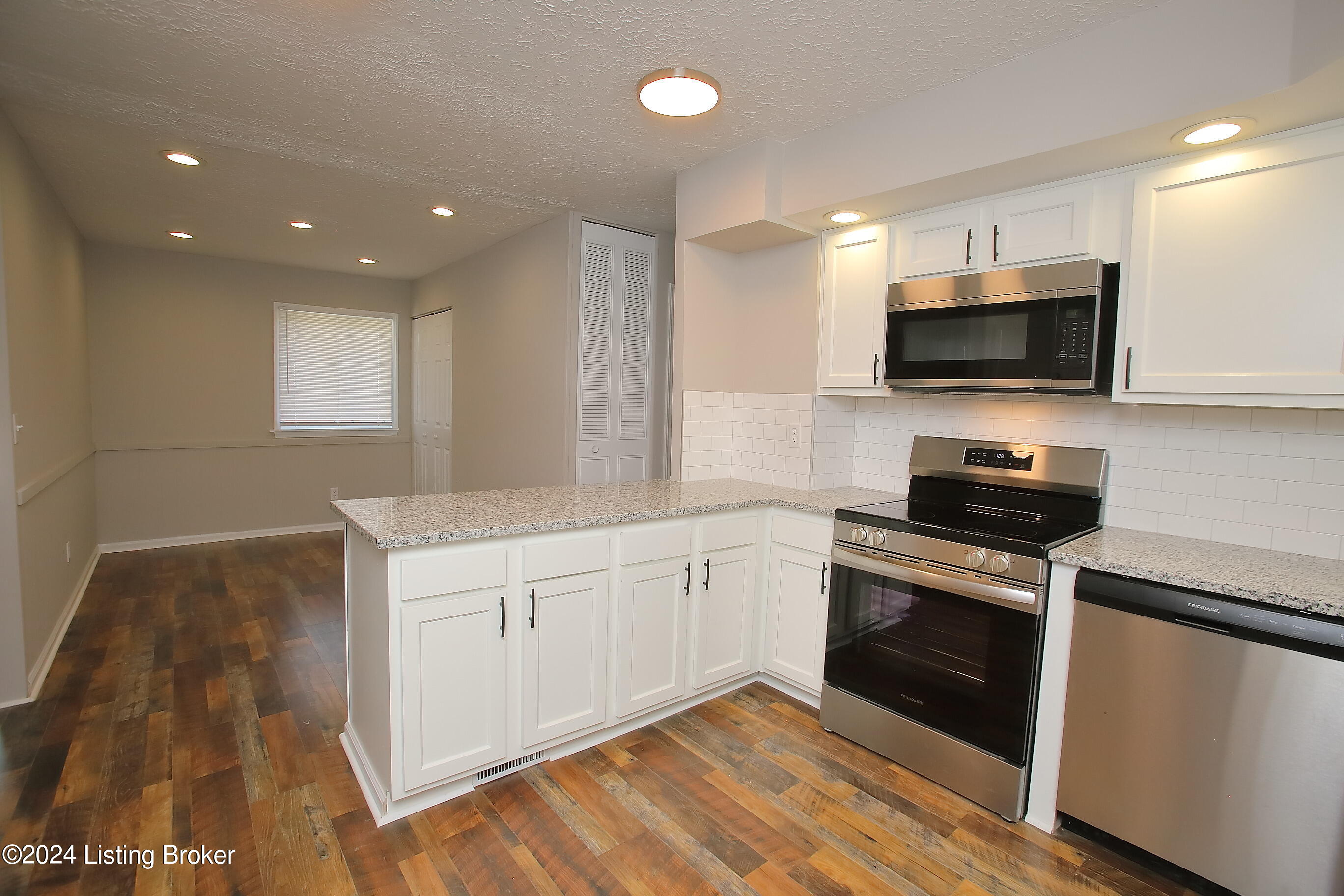 123 Clover Road Louisville, KY 40229 - Photo 12 of 43 Kitchen