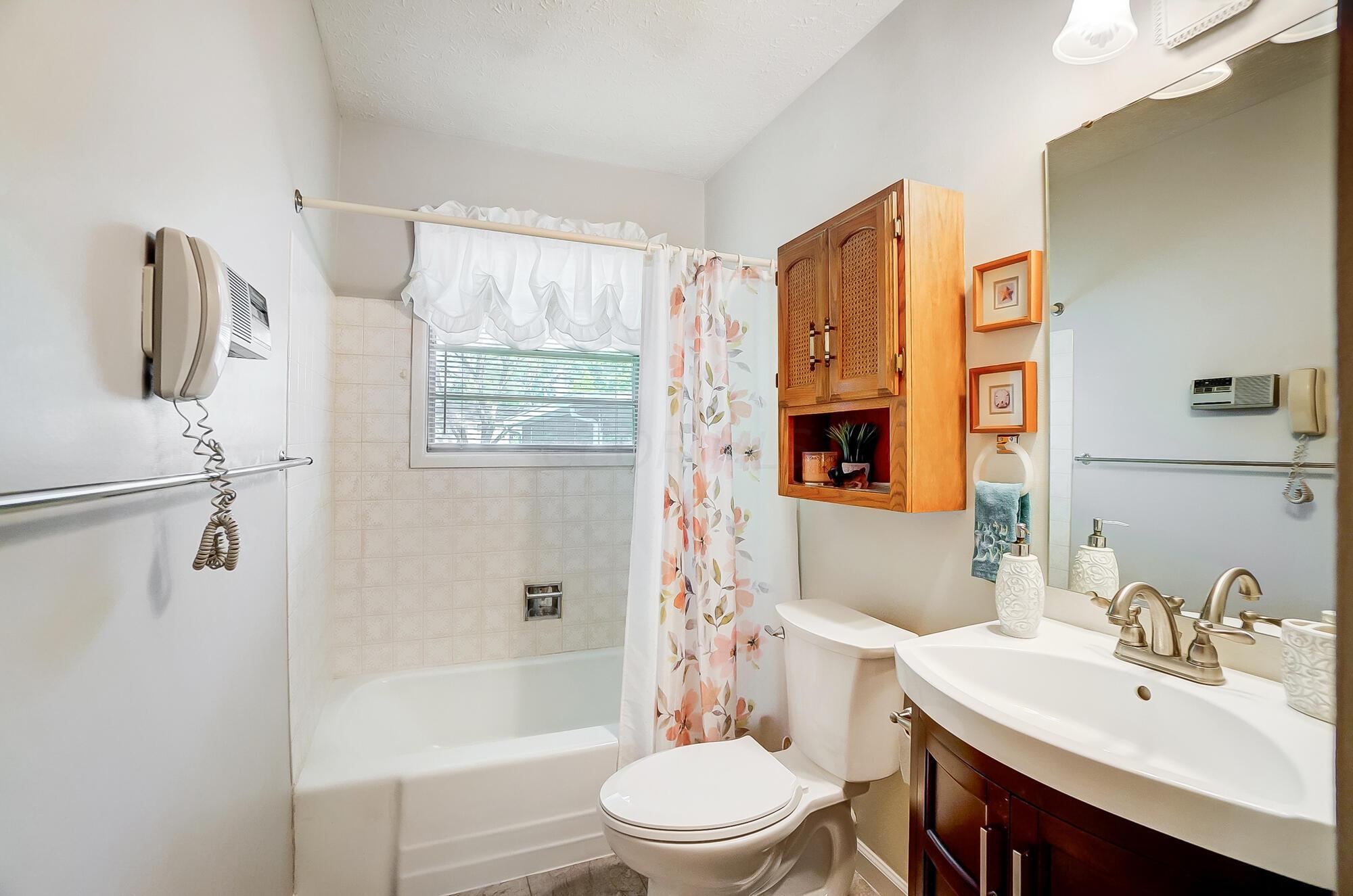 1469 Shady Lane Road Columbus, OH 43227 - Photo 22 of 41 Bath