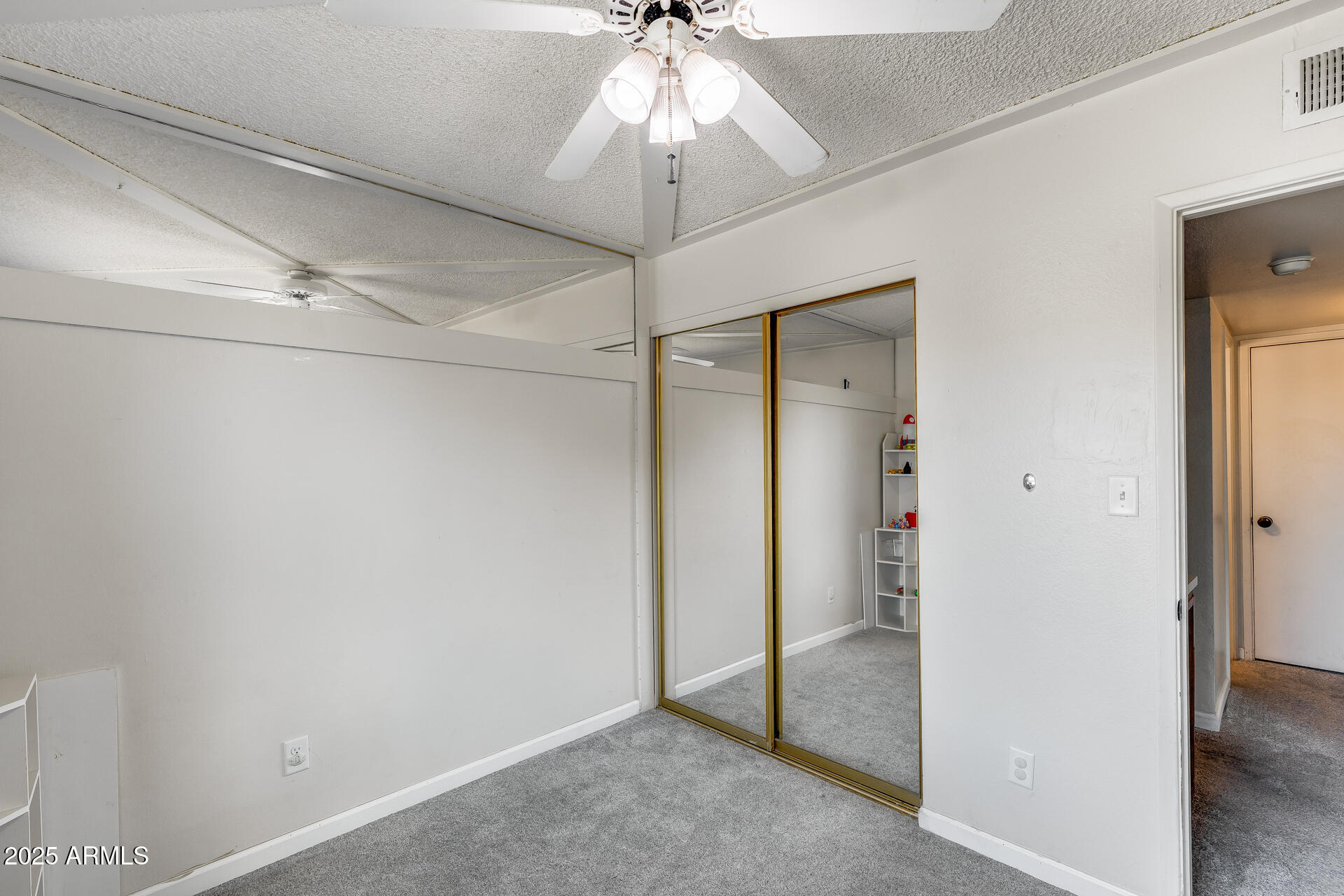 3844 West Calavar Road Phoenix, AZ 85053 - Photo 13 of 37