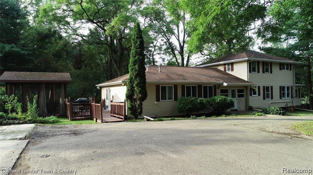 9228 Hartland Road Fenton, MI 48430 - Photo 34 of 38