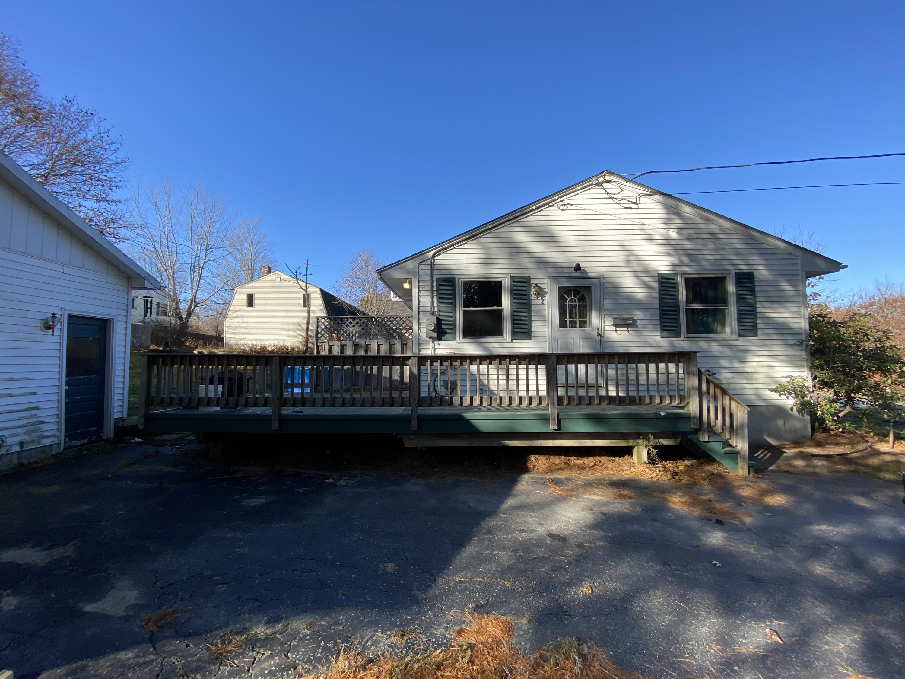 186 Spring Street Gardiner, ME 04345 - Photo 3 of 44 IMG_5512