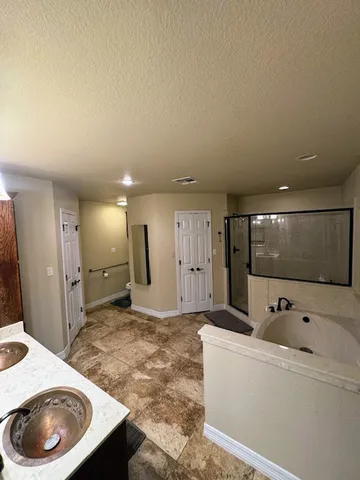 $2,300 | 220 Derek Lane, Jarrell, TX 76537