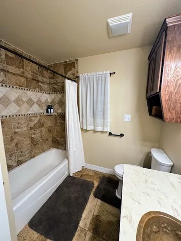 $2,300 | 220 Derek Lane, Jarrell, TX 76537