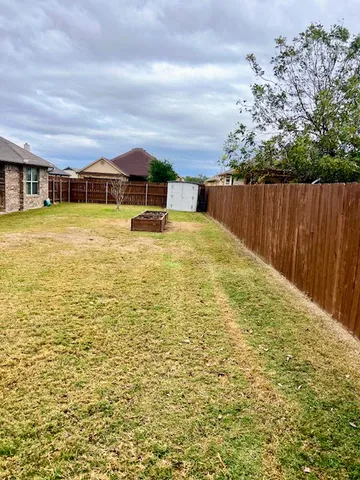 $2,300 | 220 Derek Lane, Jarrell, TX 76537