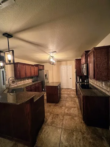 $2,300 | 220 Derek Lane, Jarrell, TX 76537