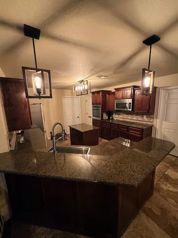 $2,300 | 220 Derek Lane, Jarrell, TX 76537