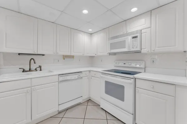 $2,250 | 1401 South Federal Highway, Unit 218, Boca Raton, FL 33432