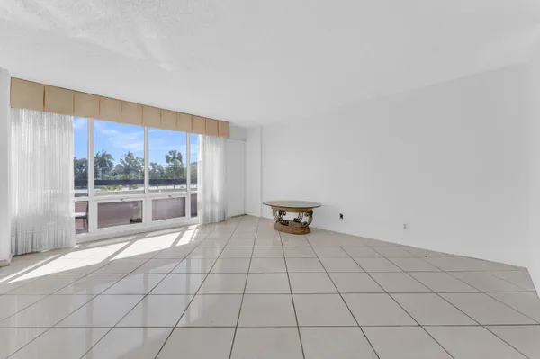 $2,250 | 1401 South Federal Highway, Unit 218, Boca Raton, FL 33432