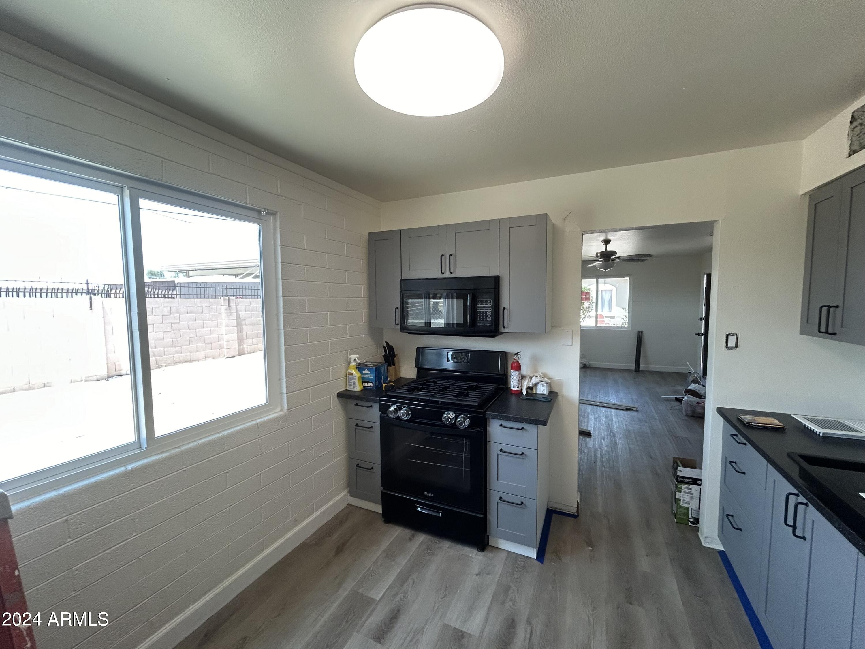 10014 North 18th Avenue Phoenix, AZ 85021 - Photo 2 of 5 Jones - 2