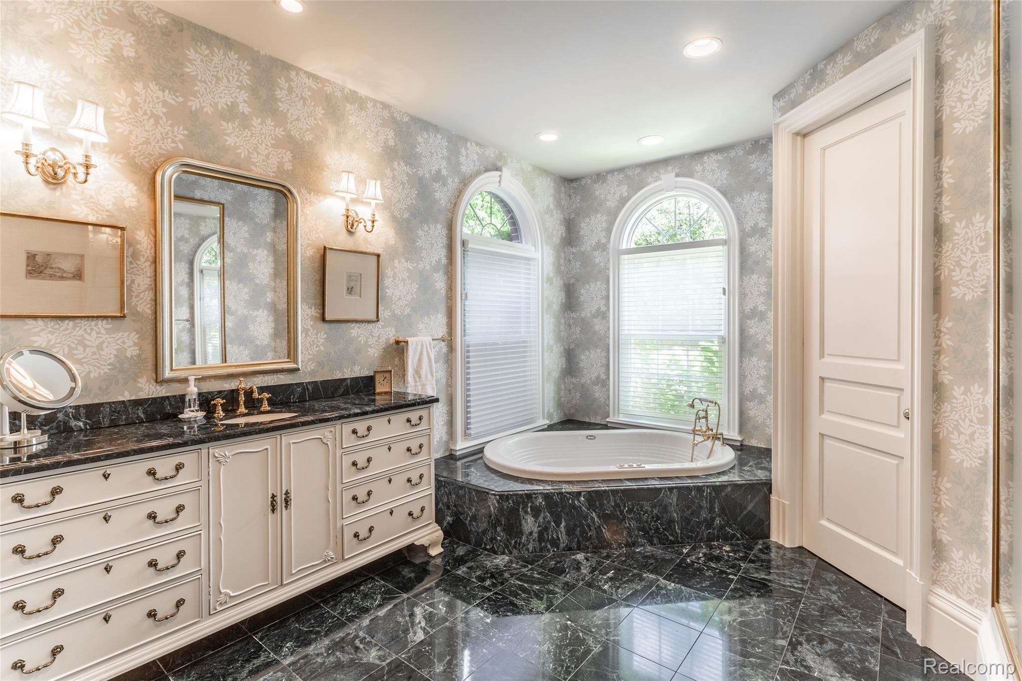 222 Aspen Road Birmingham, MI 48009 - Photo 28 of 50 27.jpg