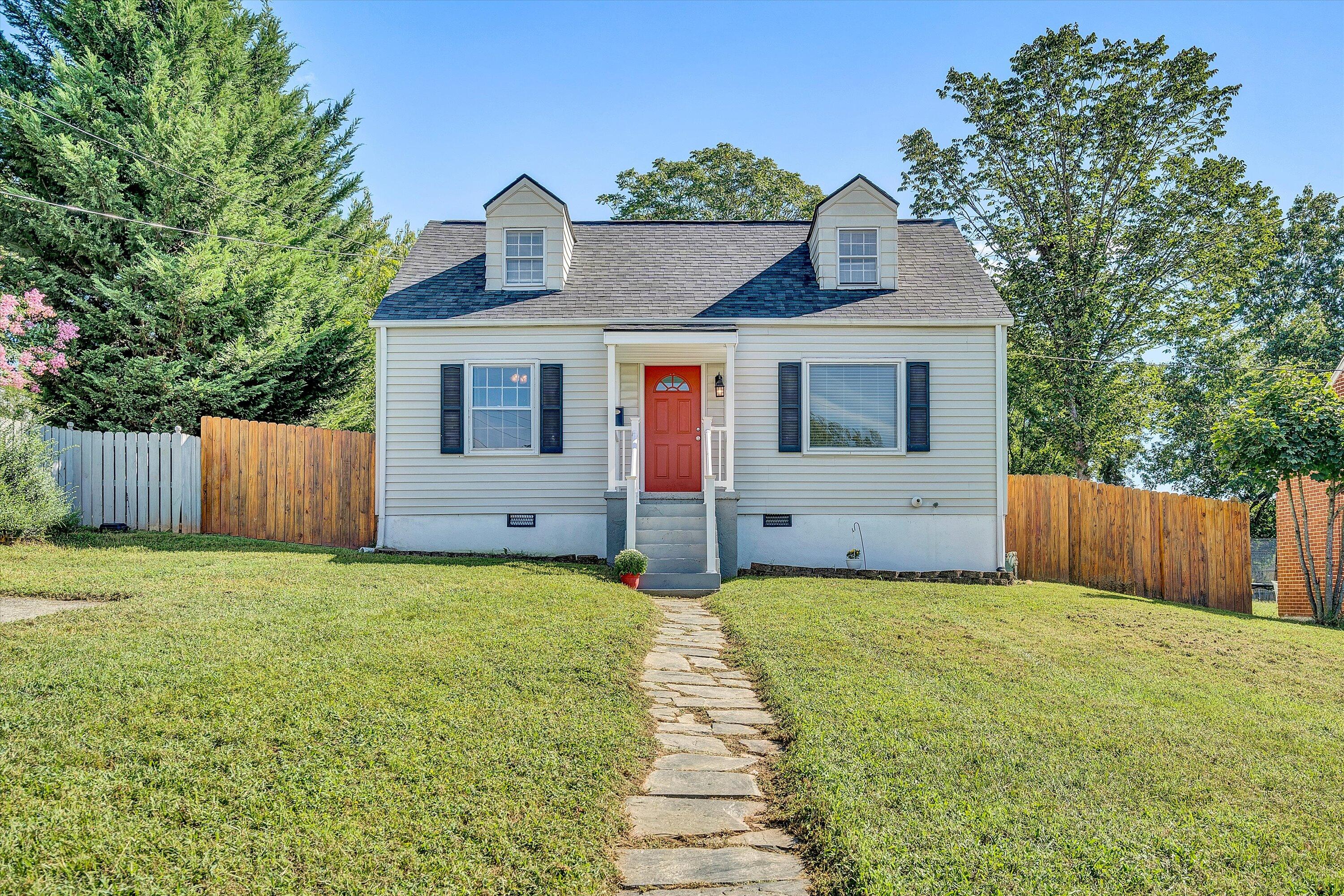 2612 Weaver Road Southwest Roanoke, VA 24015 - Photo 2 of 23 01-DSC09092