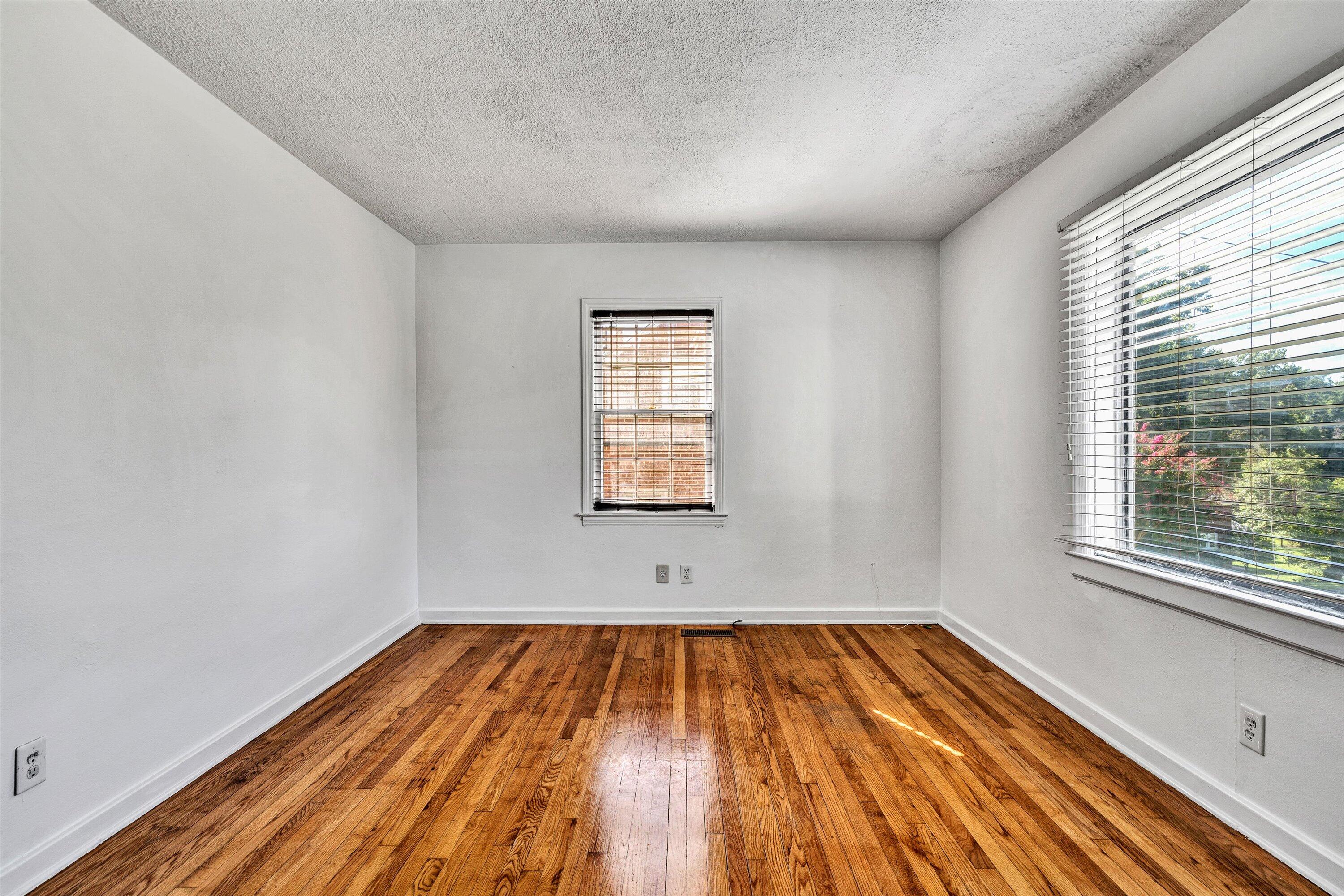 2612 Weaver Road Southwest Roanoke, VA 24015 - Photo 8 of 23 04-DSC09101