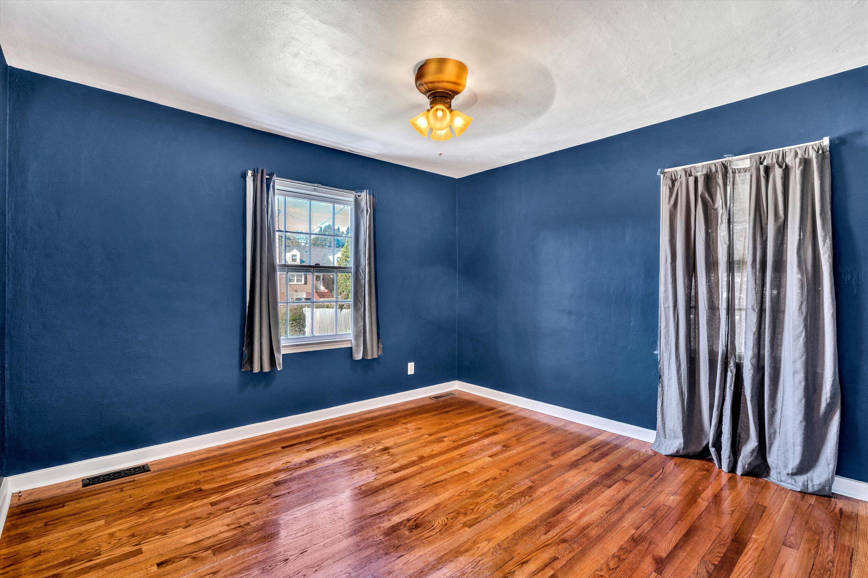 2612 Weaver Road Southwest Roanoke, VA 24015 - Photo 9 of 23 10-DSC09122