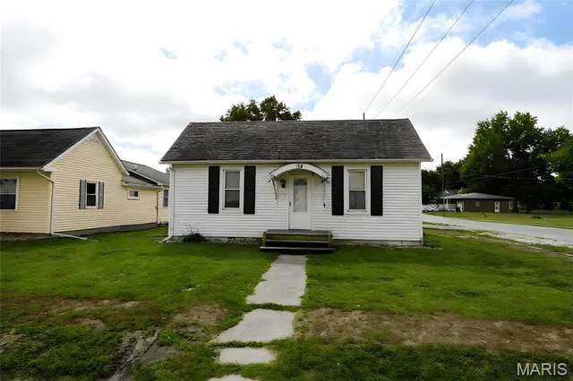 $79,000 | 114 West 3rd S Street, Mount Olive, IL 62069