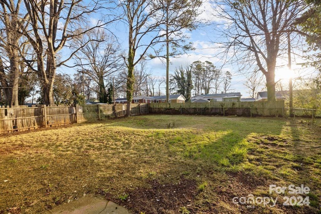 2129 Bromwich Road Charlotte, NC 28208 - Photo 23 of 30 Gallery Image 23