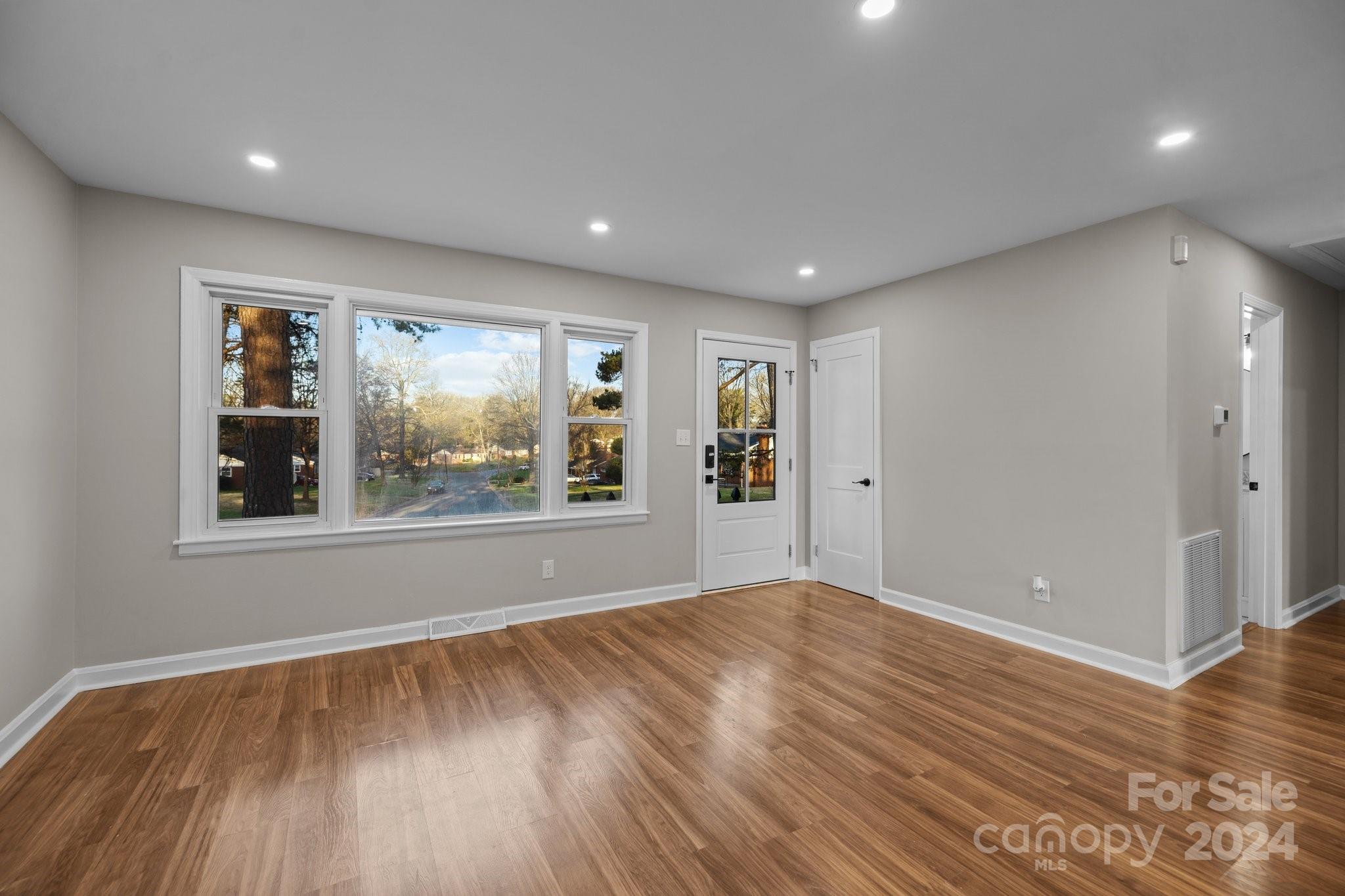 2129 Bromwich Road Charlotte, NC 28208 - Photo 4 of 30 Gallery Image 4