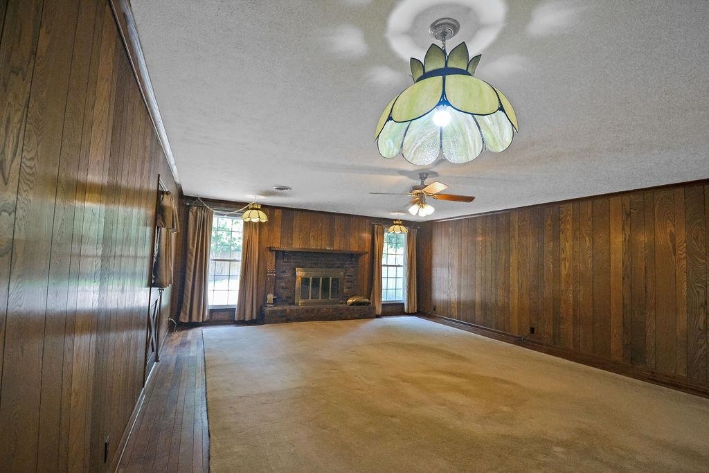 1514 Ivy Road Memphis, TN 38117 - Photo 16 of 30 a window in a room