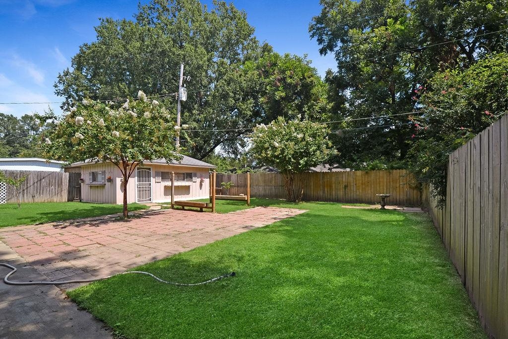 1514 Ivy Road Memphis, TN 38117 - Photo 30 of 30 a front view of a house with garden