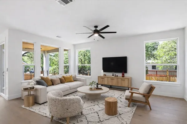 $1,325,000 | 2301 East 10th Street, Austin, TX 78702