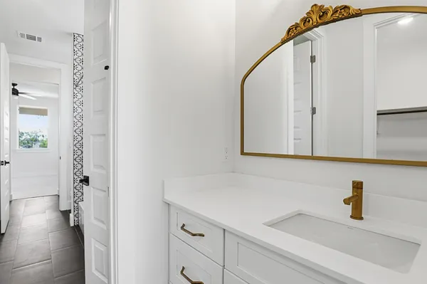 $1,325,000 | 2301 East 10th Street, Austin, TX 78702