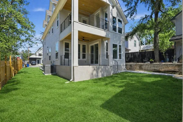 $1,325,000 | 2301 East 10th Street, Austin, TX 78702