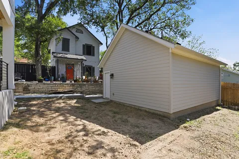 $1,325,000 | 2301 East 10th Street, Austin, TX 78702