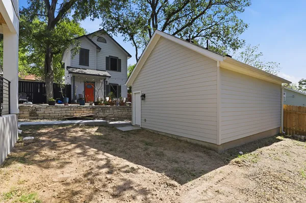 $1,325,000 | 2301 East 10th Street, Austin, TX 78702