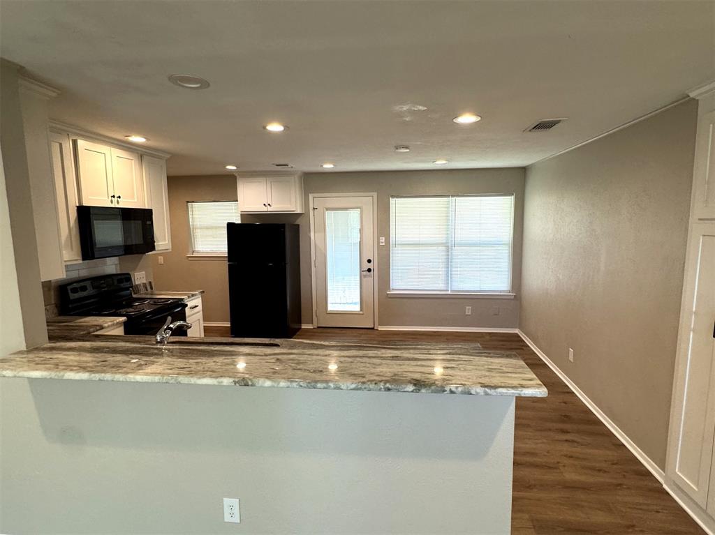 321 East Lake Street Krum, TX 76249 - Photo 10 of 24