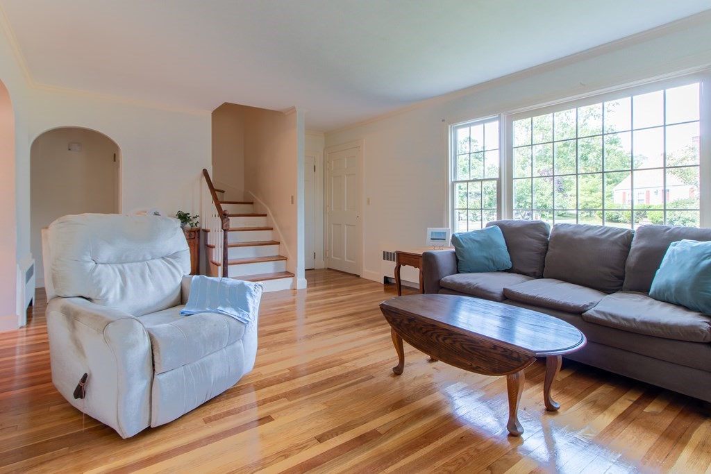 21 Dartmouth Road Marblehead, MA 01945 - Photo 4 of 36 Gallery Image 4