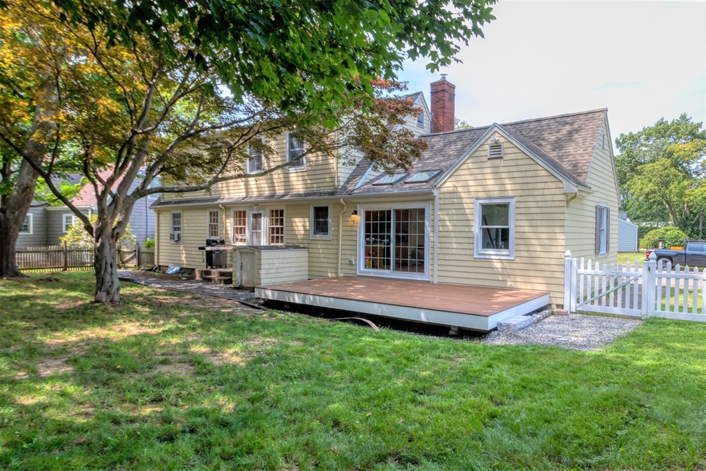 21 Dartmouth Road Marblehead, MA 01945 - Photo 7 of 36 Gallery Image 7