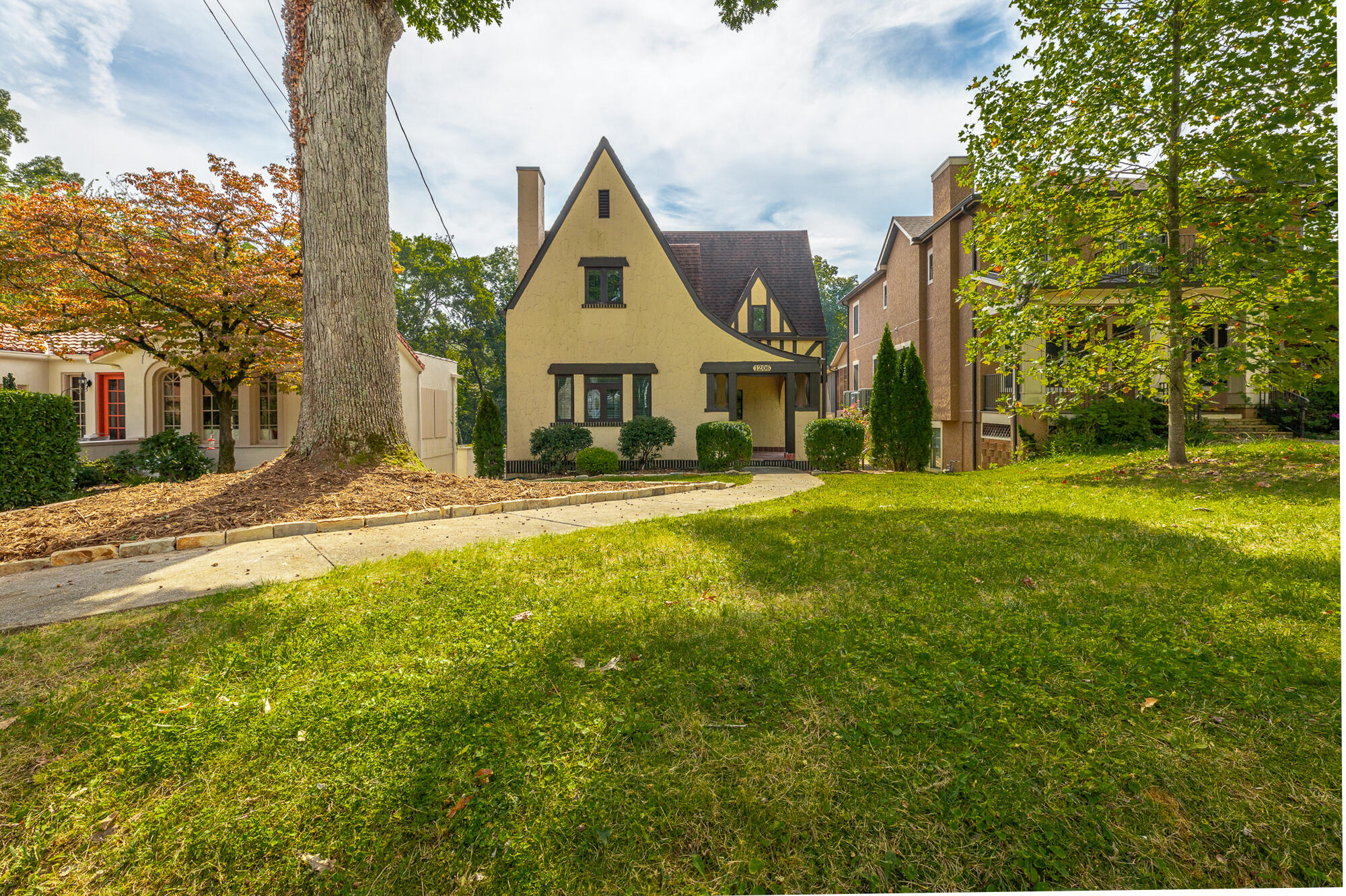 1206 East Dallas Road Chattanooga, TN 37405 - Photo 2 of 44 2