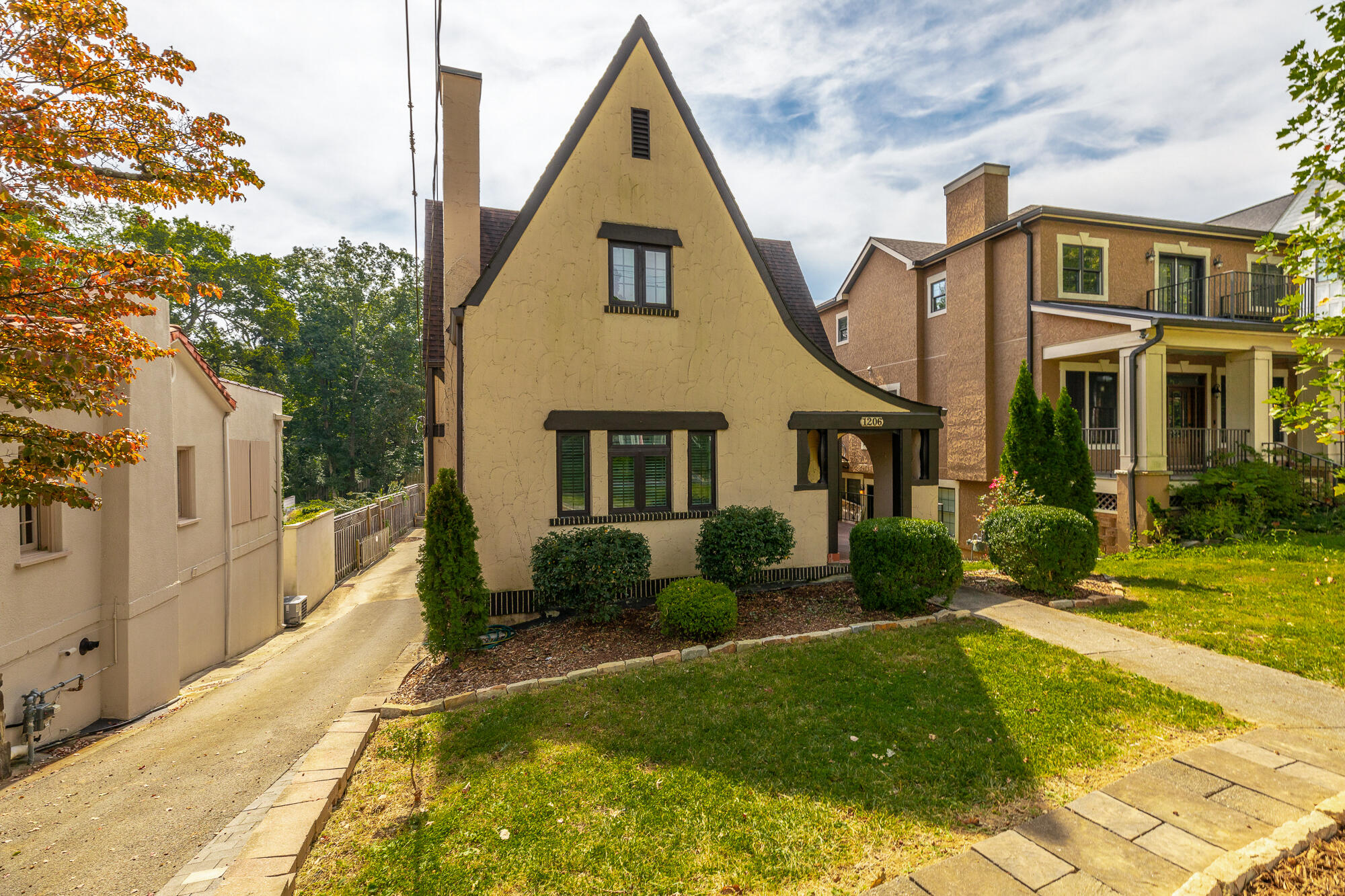 1206 East Dallas Road Chattanooga, TN 37405 - Photo 3 of 44 3