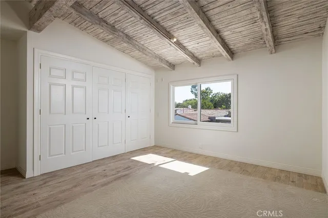 a view of empty room with window